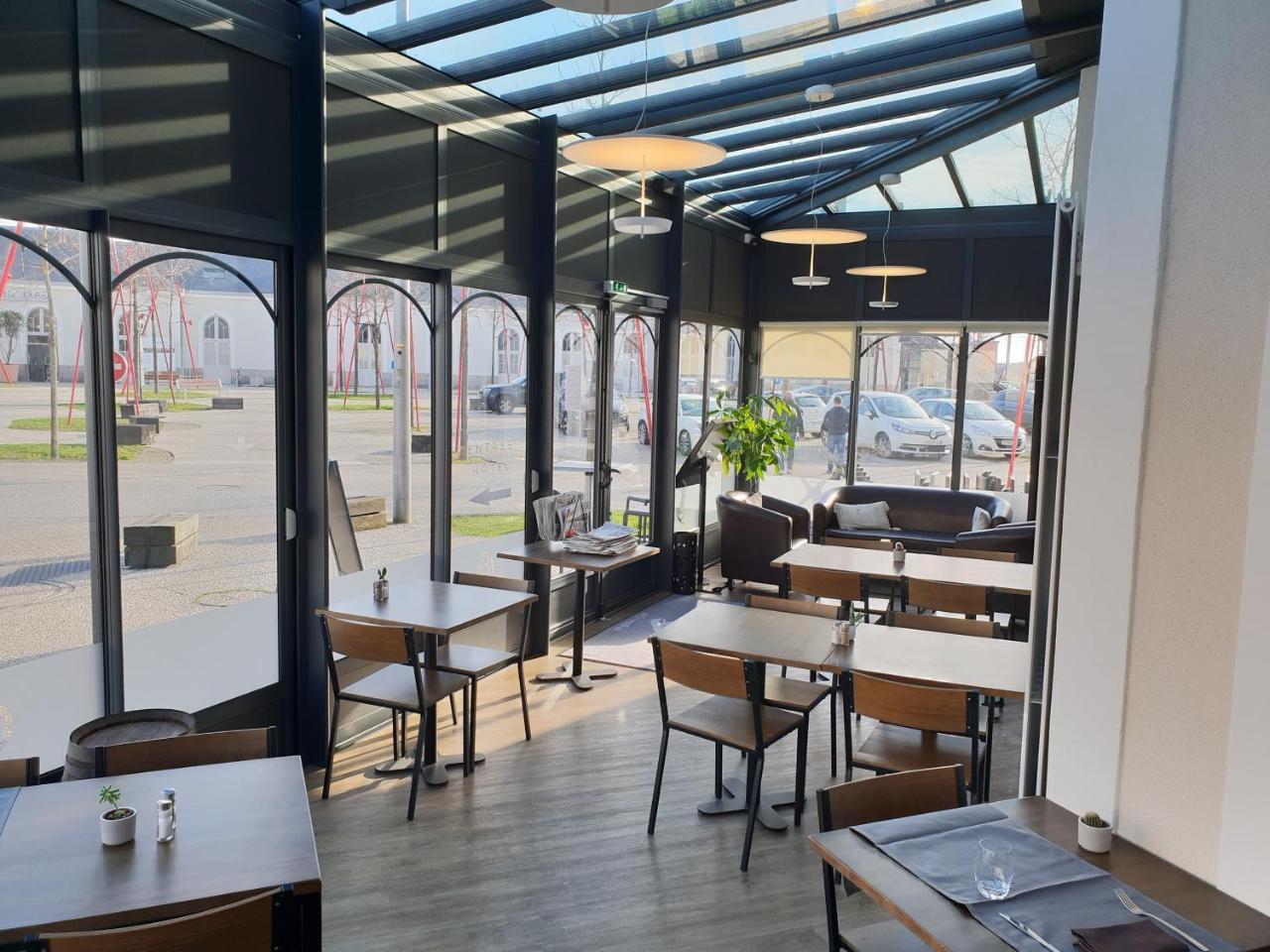 Hotel De La Gare - Restaurant Bistro Quai Ла-Рош-сюр-Йон Экстерьер фото
